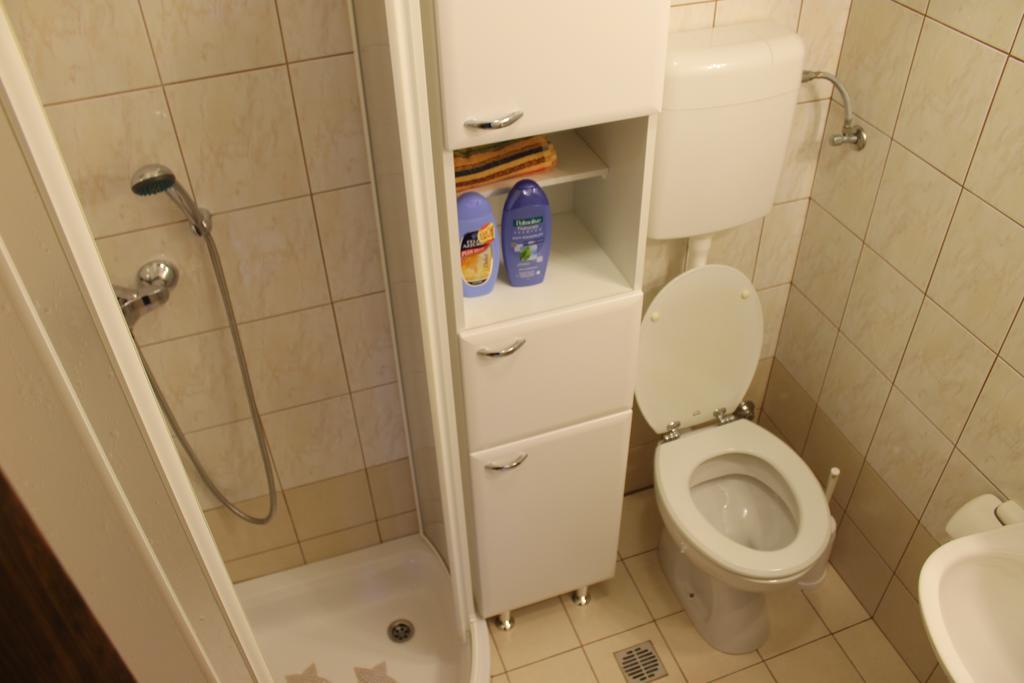 Apartments Mestri Groznjan Room photo