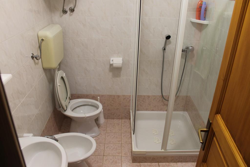Apartments Mestri Groznjan Room photo