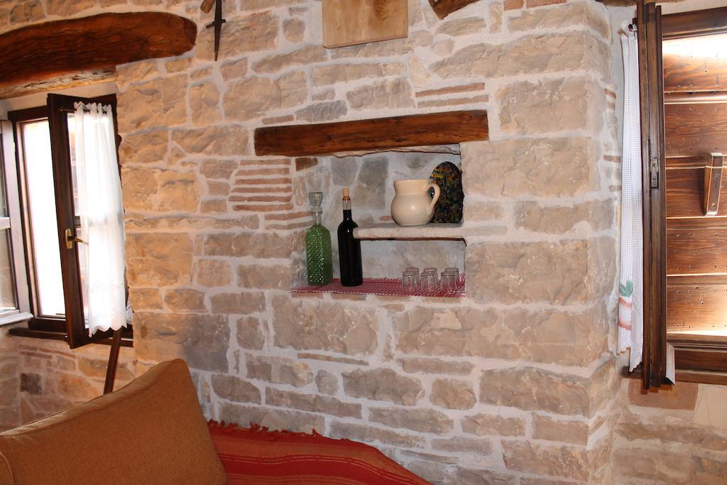 Apartments Mestri Groznjan Room photo